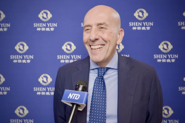 Italian Senator Sergio Rastrelli enjoyed Shen Yun’s first performance in Avellino at the Teatro Carlo Gesualdo on Feb. 20, 2026. (NTD)