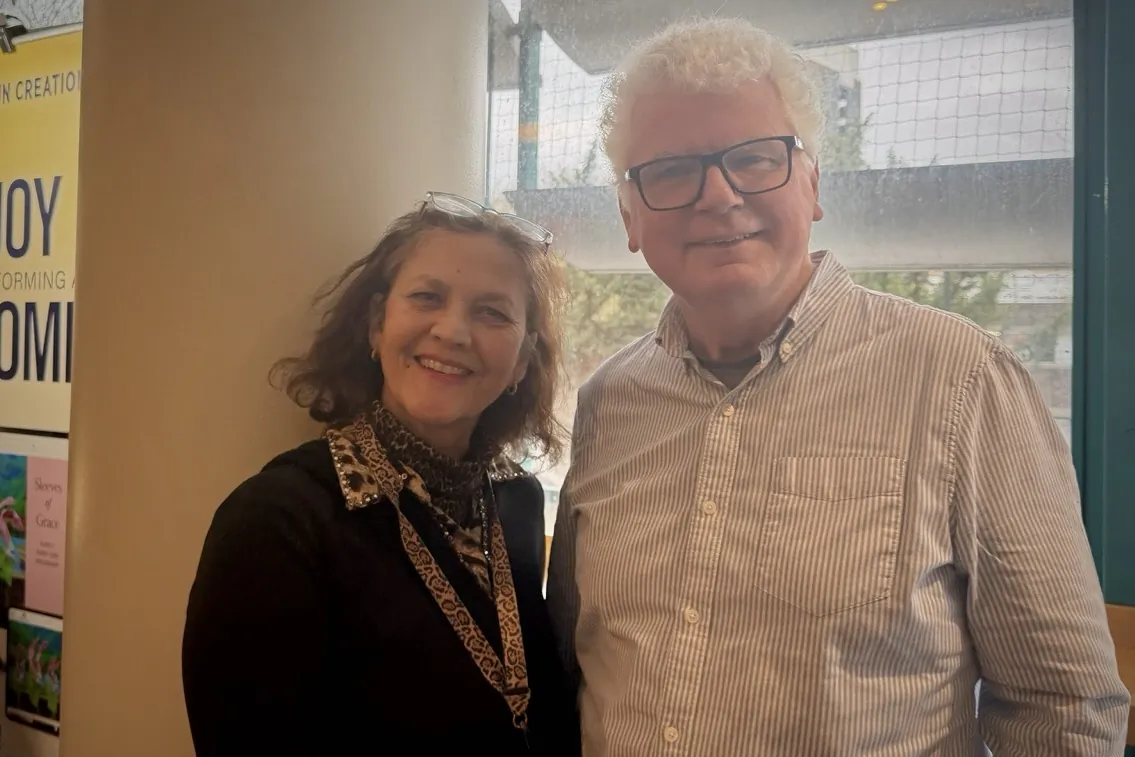 Raymond Tomlins and Sharon Vaillant at the Shen Yun Performing Arts performance at Wycombe Swan Theatre, in the UK, on Feb. 26, 2026. (James Xu/The Epoch Times)