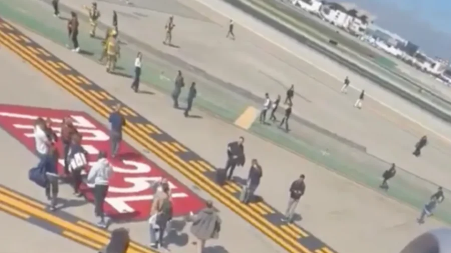United Airlines Emergency Landing Forces LA Tarmac Evacuation