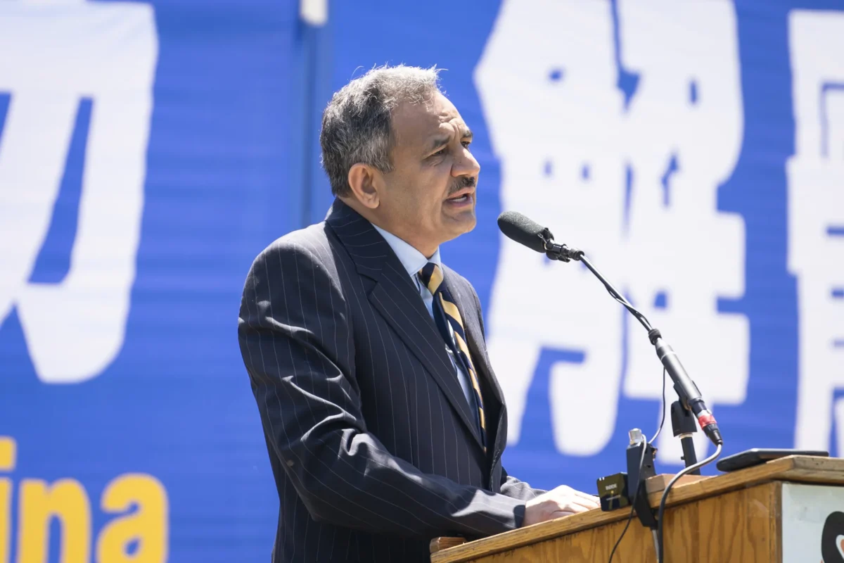 Asif Mahmood, U.S. Commission on International Religious Freedom (USCIRF) commissioner, speaks during a rally calling for the end of the Chinese Communist Party’s 25 years of ongoing persecution of Falun Gong practitioners in China at the National Mall in Washington on July 11, 2024. (Madalina Vasiliu/The Epoch Times)