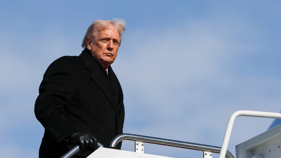 Trump Speaks to Press Aboard Air Force One En Route to Miami (March 7)