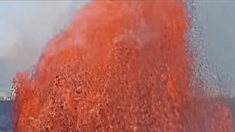 Hawaii's Kilauea Volcano Shoots Towering Lava Fountains