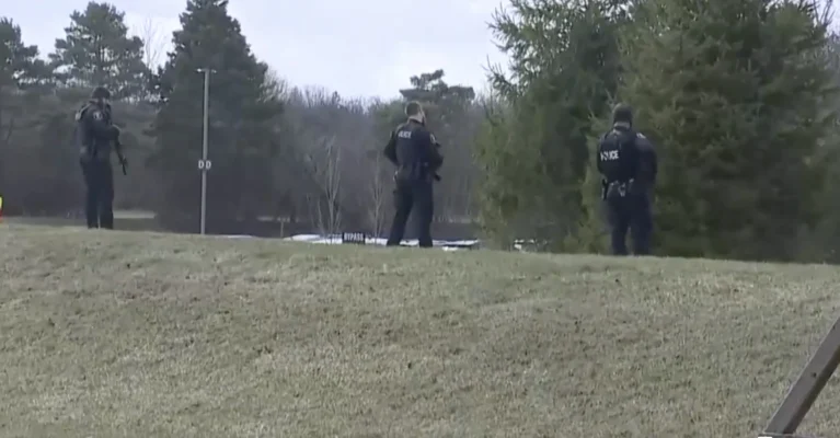 Police Respond to Reported Active Shooter at Detroit-Area Synagogue | NTD