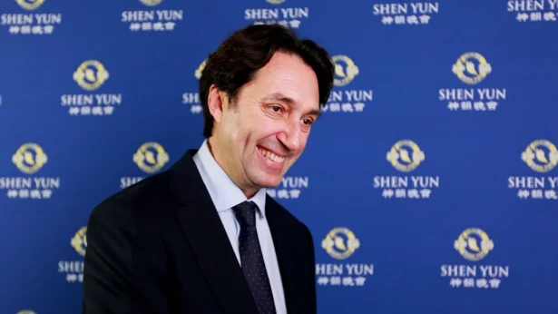 Vicente Betoret enjoyed Shen Yun’s evening performance at the Palau de les Arts on March 9, 2026. (NTD)