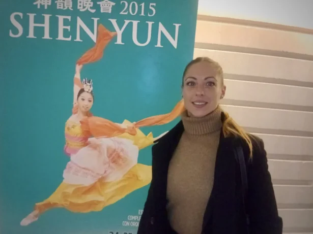 Claudia Poveda enjoyed Shen Yun’s evening performance at the Palau de les Arts on March 10, 2026. (Maya Marinova/The Epoch Times)