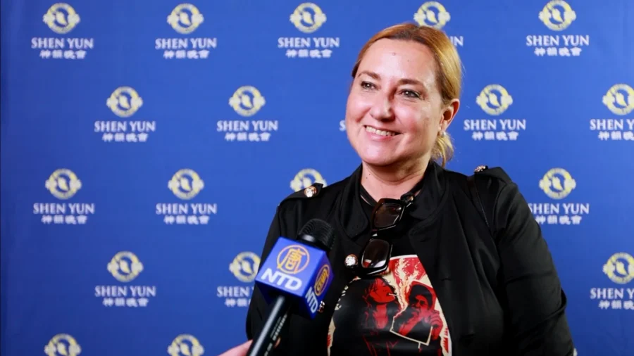 Mayor of Torrelodones, Spain Praises Shen Yun’s Bravery