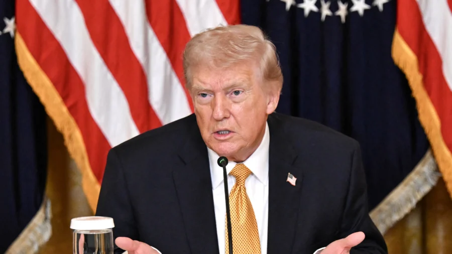 Trump Seeks to Delay Meeting With China's Xi by One Month Due to Iran War