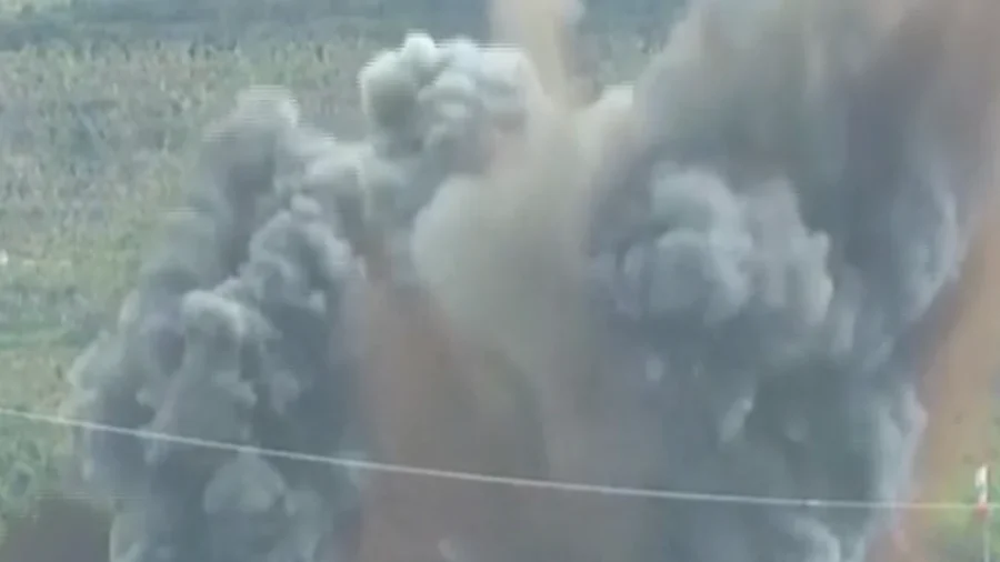 Israeli Army Hits Qasmiyeh Bridge in Southern Lebanon