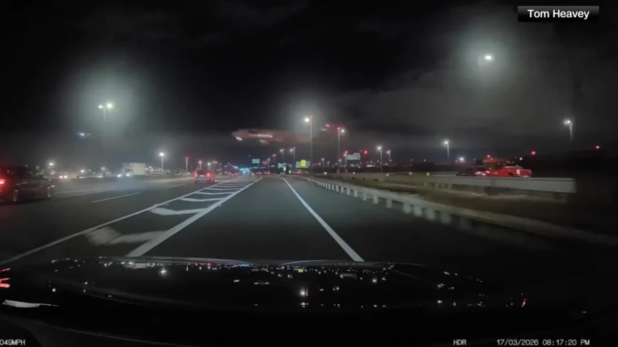 Video Shows Near-Miss at Newark Airport
