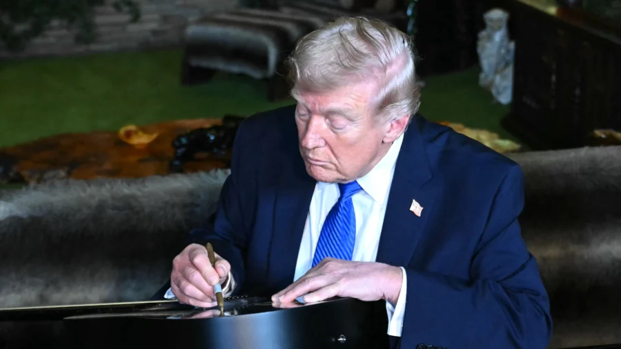 Trump Signs Executive Order Asking Federal Contractors to Eliminate DEI