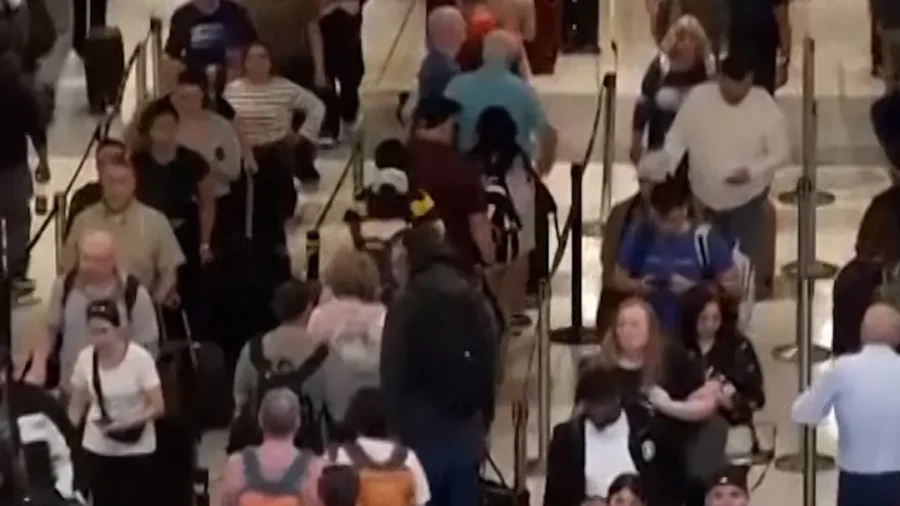 Long Lines at Houston Airport as Congress Considers Partial DHS Funding Deal