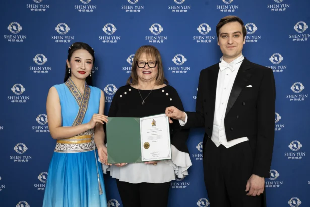 Conservative MP Anna Roberts presents Shen Yun hosts with a proclamation honouring Shen Yun at the Four Seasons Centre for the Performing Arts in Toronto on March 28, 2026. (The Epoch Times)
