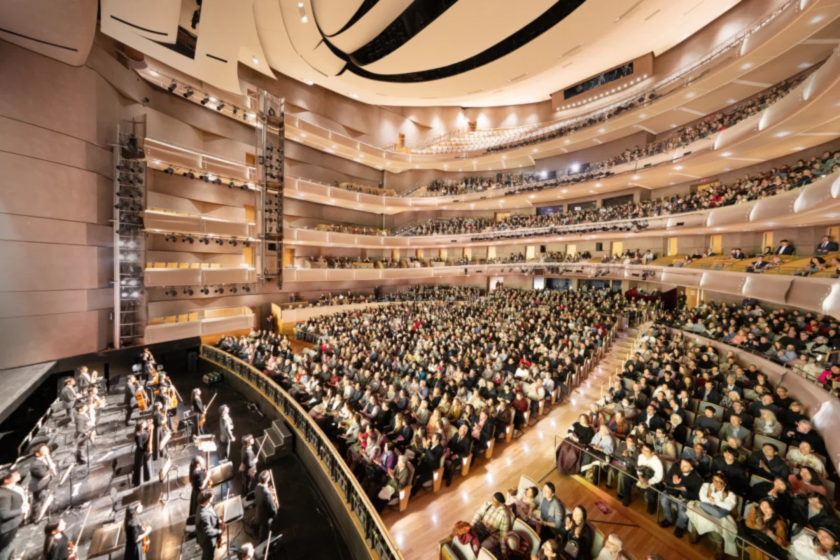 Shen Yun Performing Arts held its second Toronto performance of the 2026 season at the Four Seasons Centre for the Performing Arts on the evening of March 28, 2026, with the theatre filled to capacity. (May Huang/The Epoch Times)