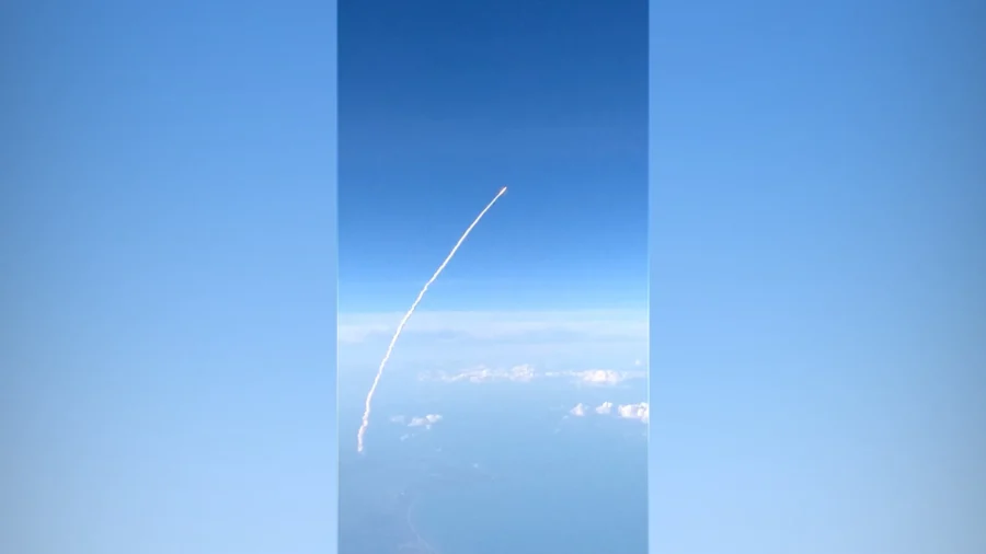 Plane Passenger Captures Artemis II Launch From Midair