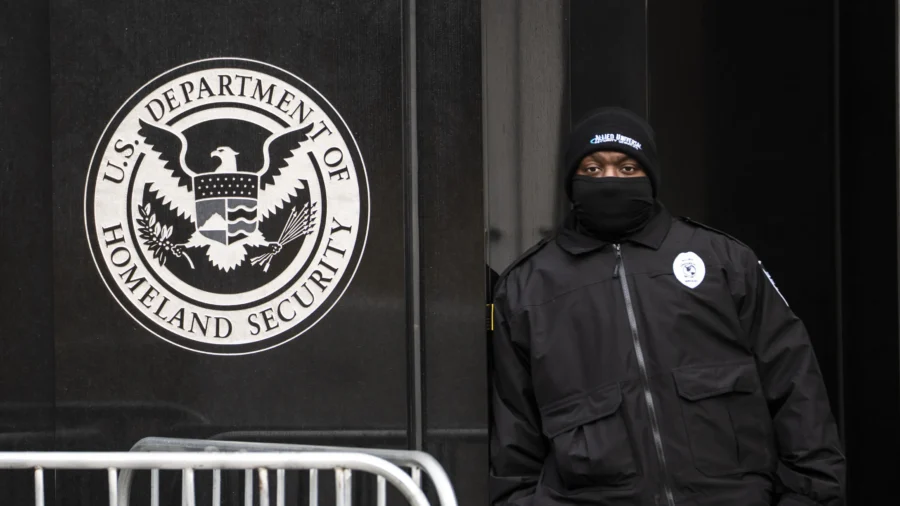 Republicans Move to Separate ICE Funding From DHS in New Plan