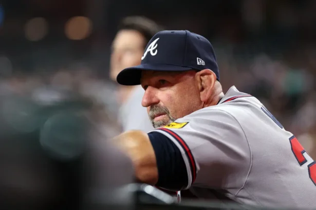 Manager Walt Weiss #22 of the Atlanta Braves watches the action against the Arizona Diamondbacks during the sixth inning at Chase Field in Phoenix, Ariz., on April 2, 2026. (Chris Coduto/Getty Images)