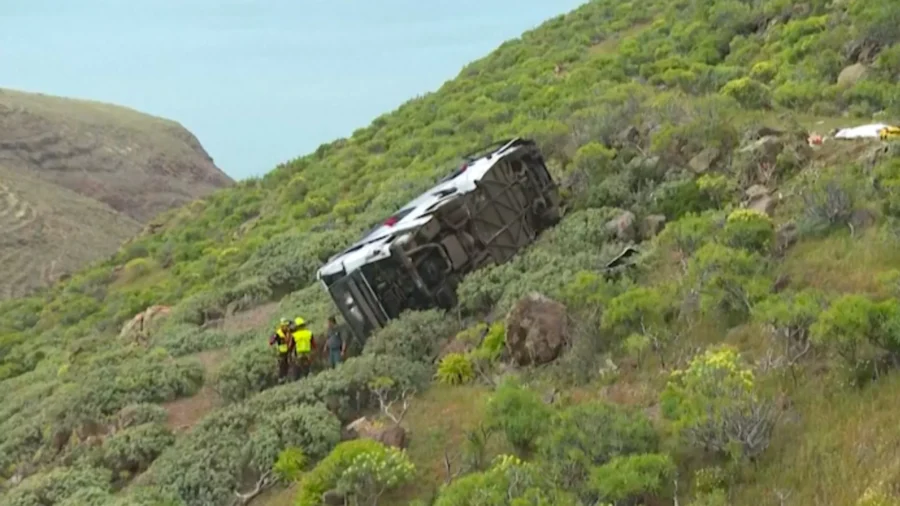 1 Killed, 27 Injured in Bus Crash Carrying British Tourists in Canary Islands