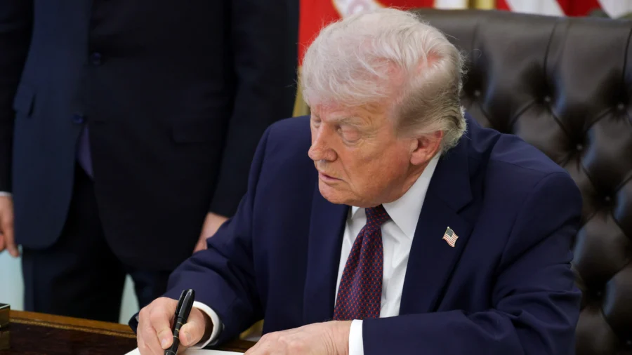 Trump Signs Executive Orders at White House (April 18)