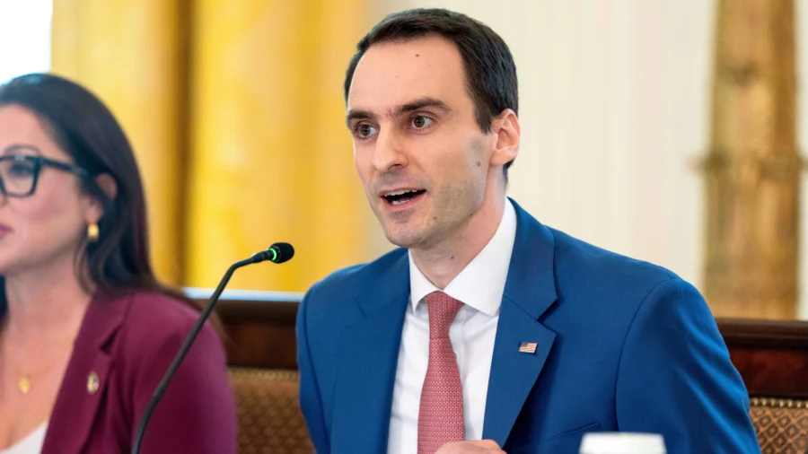 US Warns of ‘Industrial-Scale’ Efforts by China to Extract AI Technology