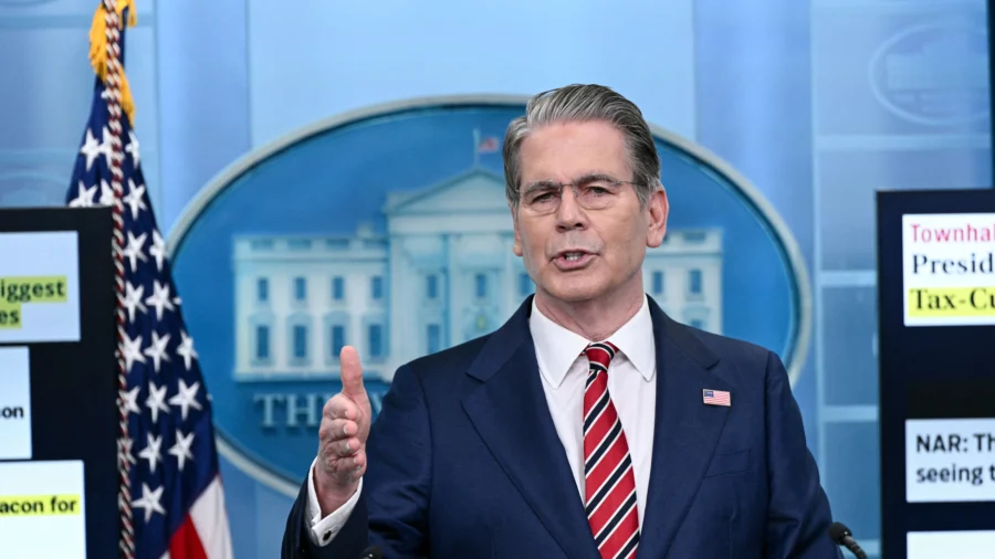 US Has No Plan to Renew Iranian, Russian Oil Waivers, Bessent Says