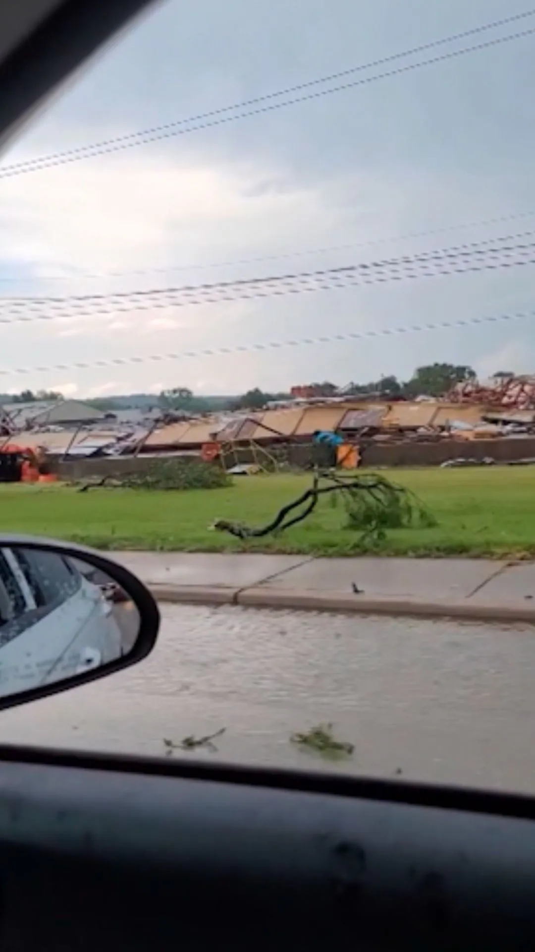 Tornado Leaves Trail of Destruction in Mineral Wells, Texas | NTD