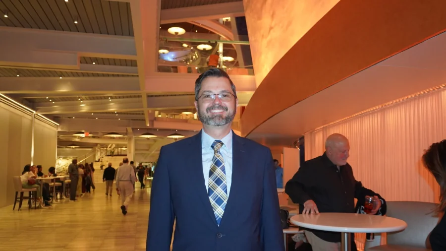 Orlando Attorney Enjoys Shen Yun’s Blend of Eastern and Western Music