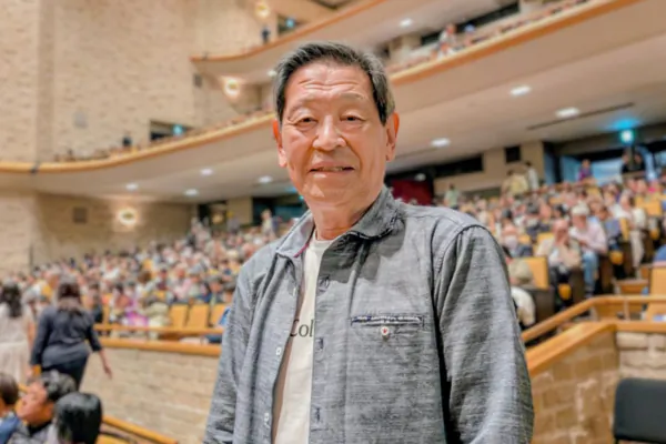 Akiba Michiaki, a former executive at a globally renowned airline, attended the fourth and final performance by Shen Yun New Era Company at the Kamakura Performing Arts Center on April 19, 2026. (Niu Bin/The Epoch Times)