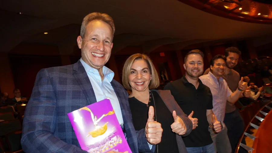 Lawyer Says Shen Yun’s Universal Principles Connect Mankind