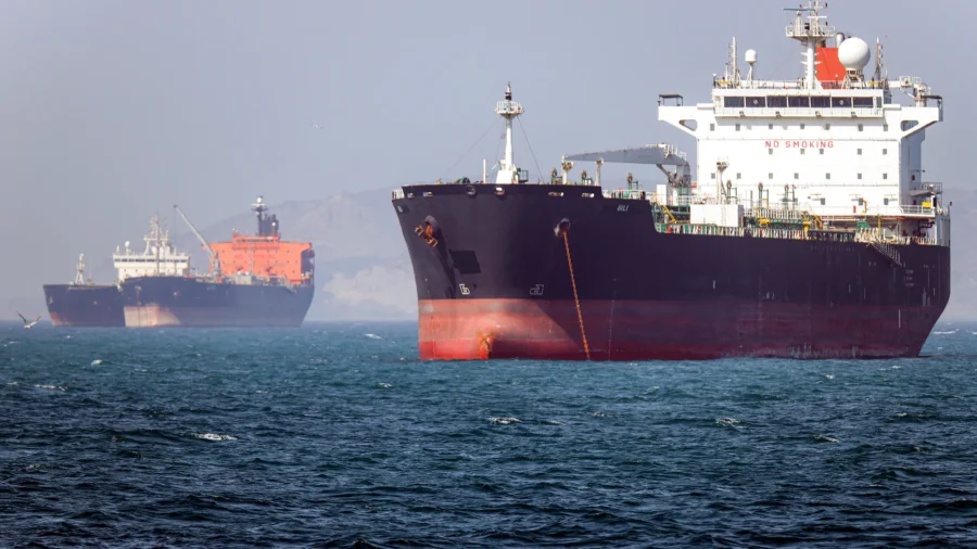 Trump Pauses US Operation to Guide Ships Through Strait of Hormuz