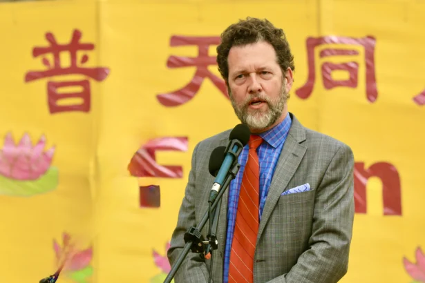 Conservative MP Scott Reid celebrates World Falun Dafa Day on Parliament Hill in Ottawa on May 5, 2026. (Jonathan Ren/The Epoch Times)