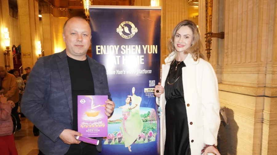 Couple Says Shen Yun Awakens People and Gives Hope