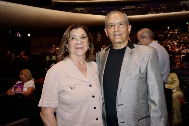 Xicoténcatl Núñez (R) attends Shen Yun at the Auditorio Nacional in Mexico City on May 3, 2026. (Yeawen Hung/The Epoch Times)