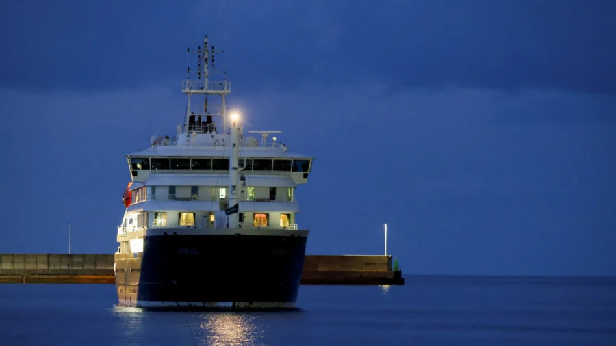 Cruise Ship Hit by Hantavirus Outbreak Arrives in Tenerife