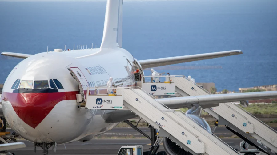 Passengers Begin Evacuating From Cruise Ship Hit by Hantavirus