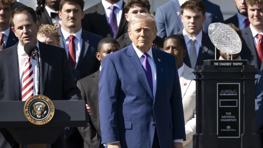 Tech, Business Leaders Set to Accompany Trump on China Trip