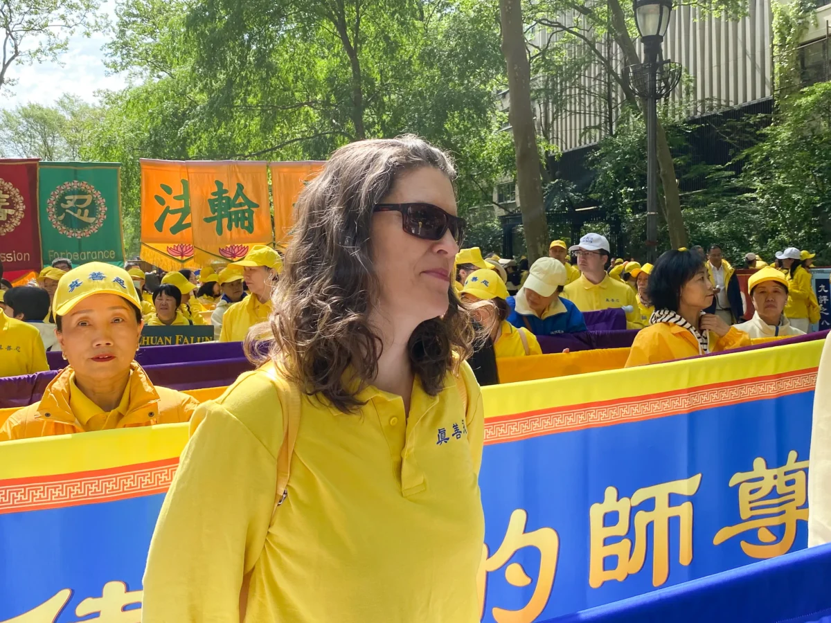 Vivian LaFarge, 49, she started practicing in 2018. She and other adherents of the practice lined up in Dag Hammarskjöld Plaza, to prepare for a parade celebrating World Falun Dafa Day, on May 13, 2026. (Nicholas Zifcak/The Epoch Times)
