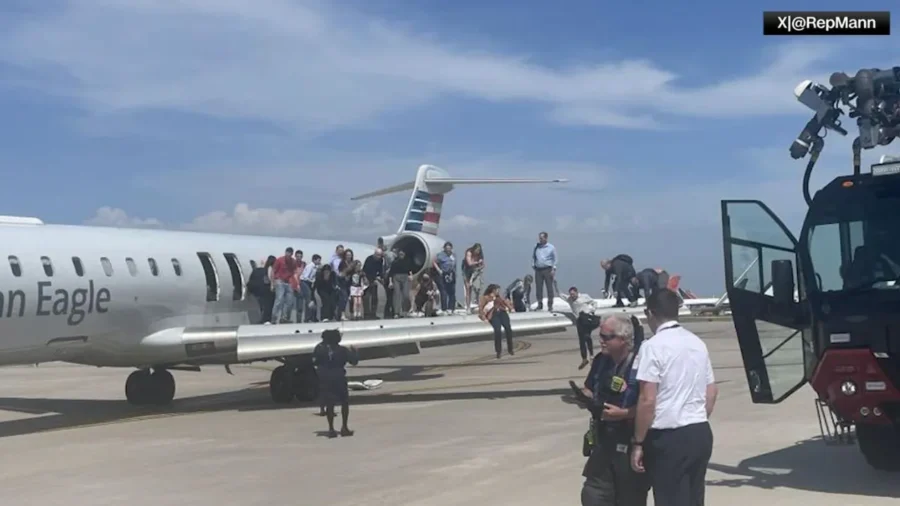 American Airlines Plane Makes Emergency Landing at Kansas City Airport