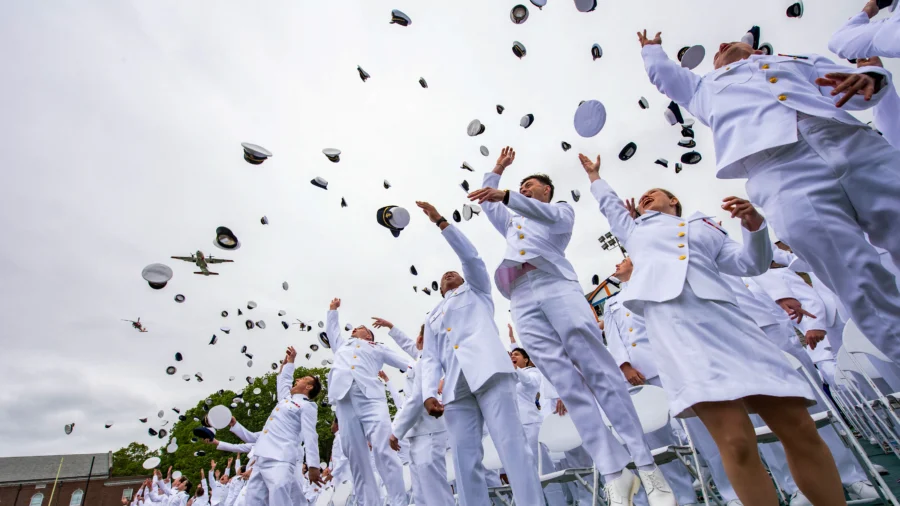 Trump Speaks at US Coast Guard Academy Commencement