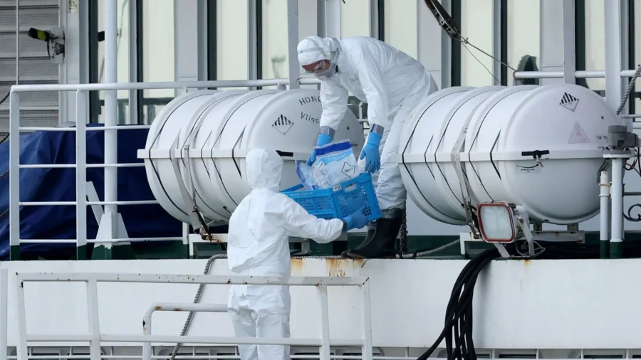 Crew Disembarks From Hantavirus-Hit Cruise Ship in Netherlands
