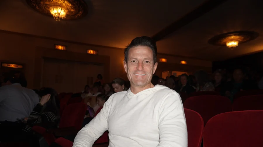 Shen Yun Performers Give Their Whole Heart to the Audience, Patron Says