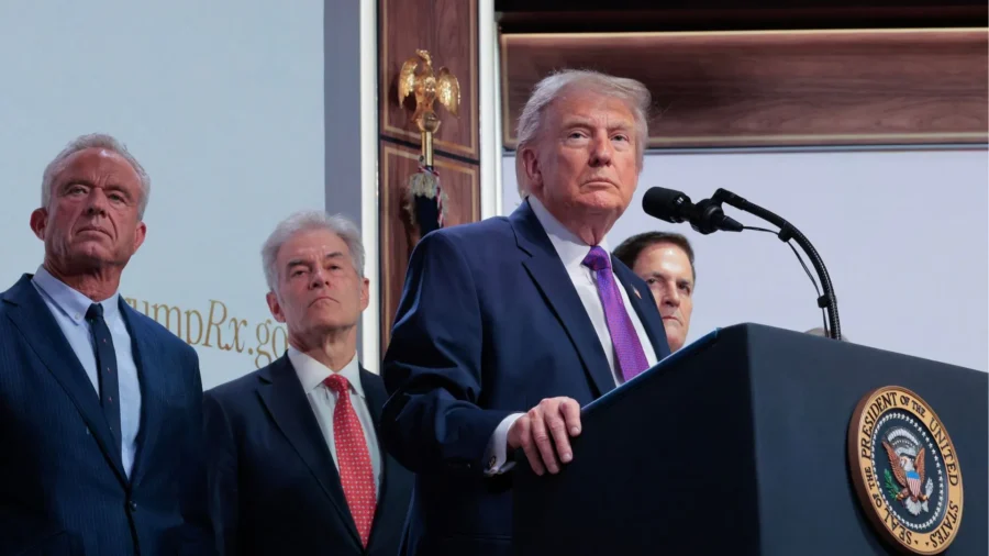 Trump Says He’s ‘Concerned’ About Ebola Breakout