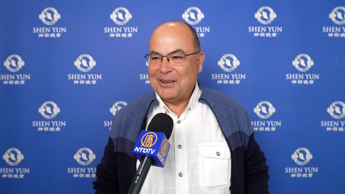Mayor James Bruneau was in the audience for the sold-out Shen Yun performance at the Palais des Congrès in Paris, on May 3, 2026. (NTD)