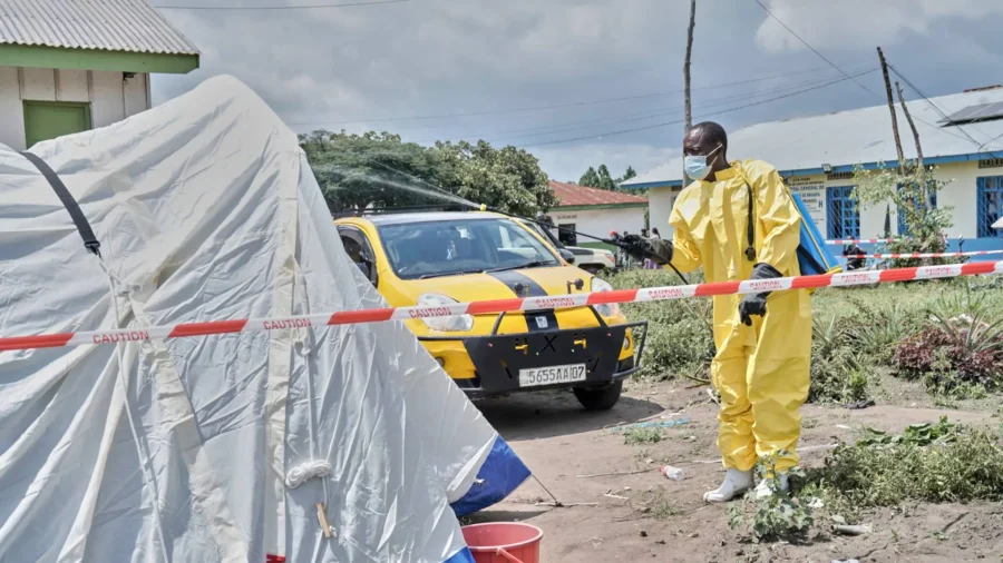 US Vows to Fund 50 Ebola Clinics Amid Rising Death Toll