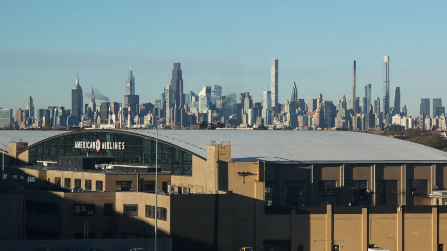 Sinkhole Shuts Down Runway at New York LaGuardia Airport