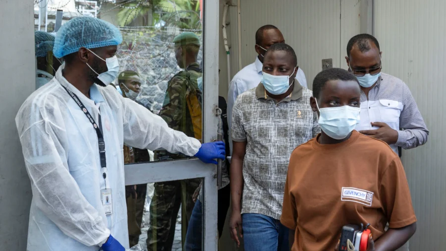 US Doctor in Contact With Ebola Patient Heading to Czech Hospital From Uganda