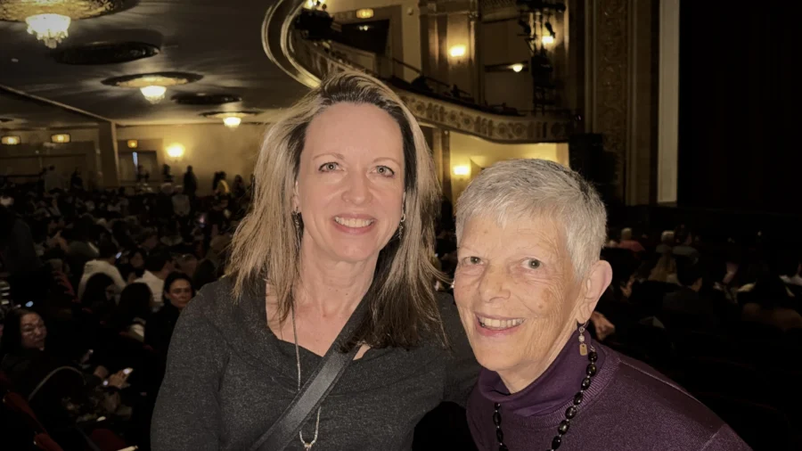 ‘It’s Beautiful’: Daughter Gifts Shen Yun to Her Mother on Mother’s Day