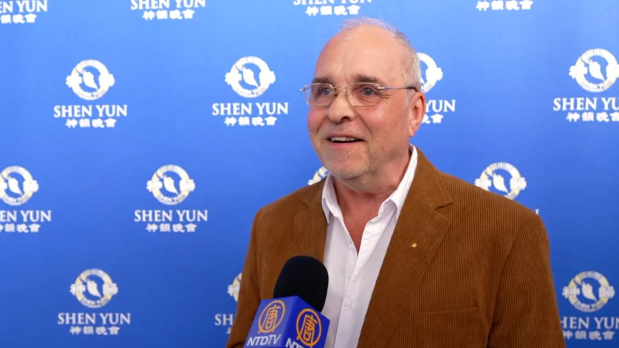 Company Director: Shen Yun Orchestra ‘The Corner Stone’ Carrying the Dancers