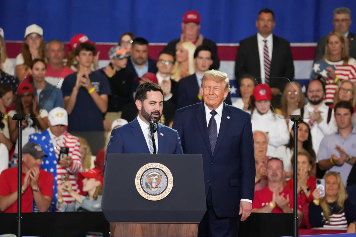 President Donald Trump (R) endorses Rep. Mike Lawler (R-N.Y.) at Rockland Community College in Suffern, N.Y., on May 22, 2026. (Samira Bouaou/The Epoch Times)