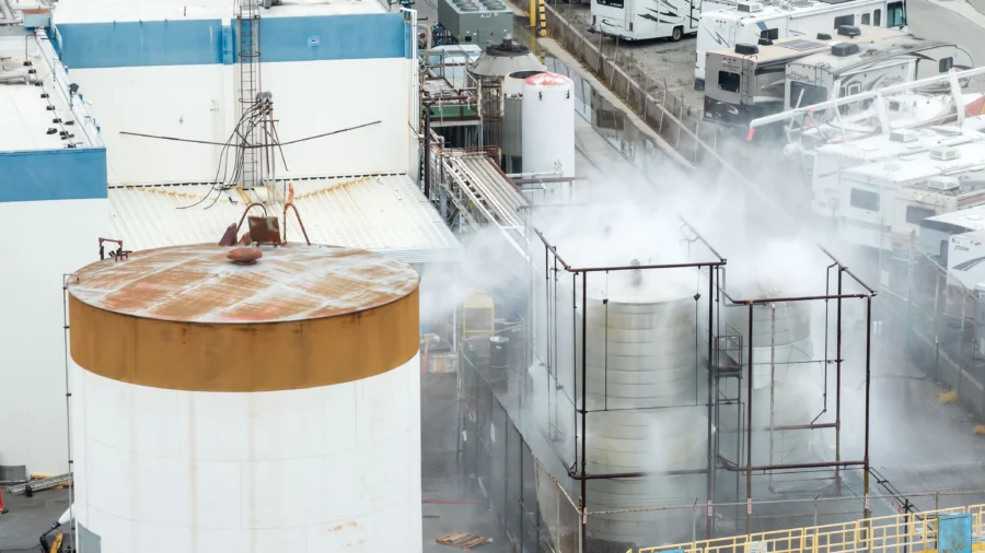 Southern California Chemical Tank Has a Crack That Could Possibly Lower Risk of Explosion