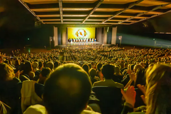 Shen Yun Performing Arts' curtain call at Jahrhunderthalle Frankfurt in Frankfurt, Germany, on the evening of May 3, 2026. (An Ran/The Epoch Times)